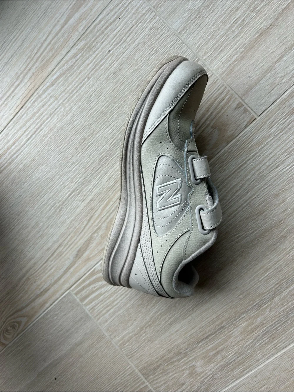 New Balance Kids Velcro Sneaker in Beige and Taupe